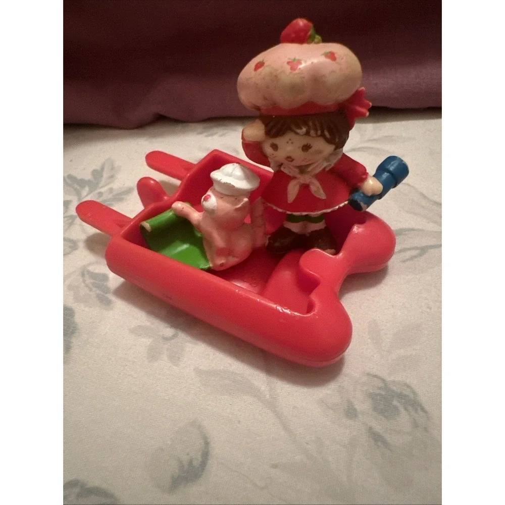 vintage 1983 Strawberry Shortcake & Custard On Sailboat Deluxe